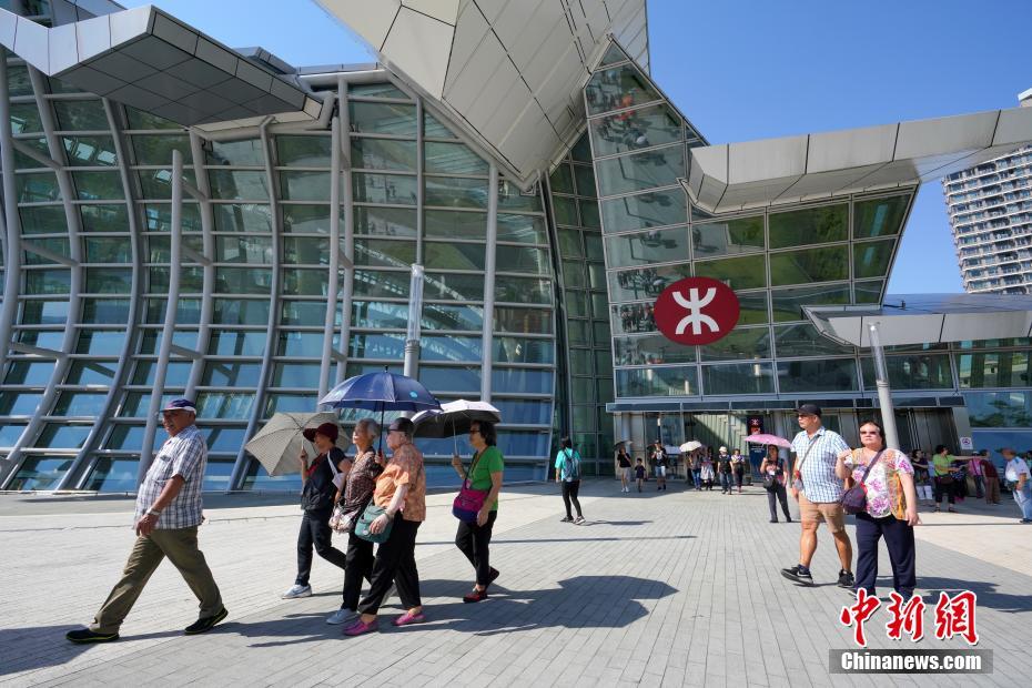 香港地区の高速鉄道開通から1周年、西九龍駅は重要な出入境の玄関口に
