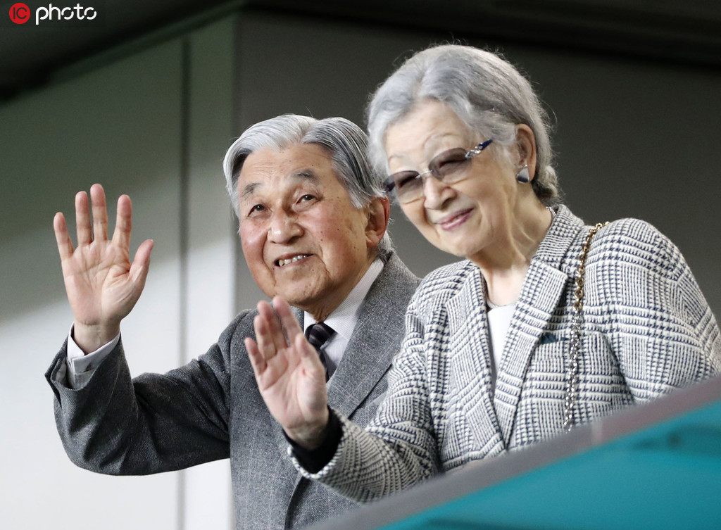 日本の上皇夫妻がラグビーW杯の3位決定戦を観戦　東京