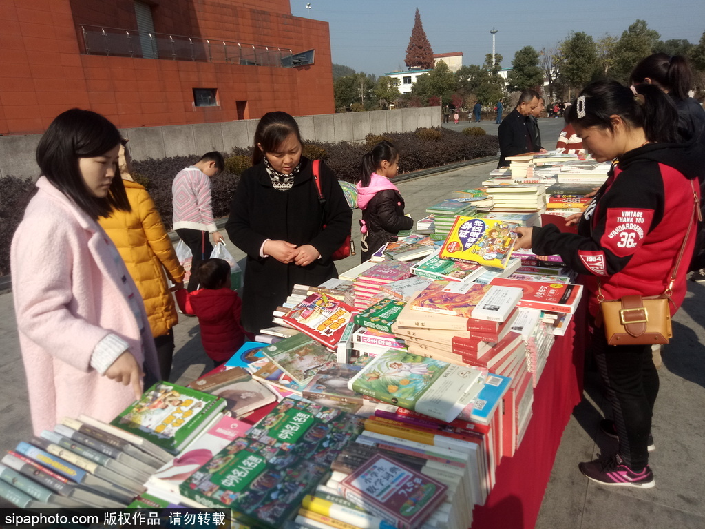 2冊の価格で書籍7冊購入！江西省徳興で郵政局が販売キャンペーン展開