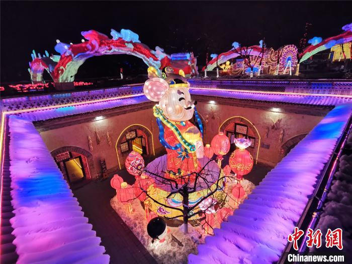 河南省三門峡市陝州の地坑院でランタンフェスティバルが開幕