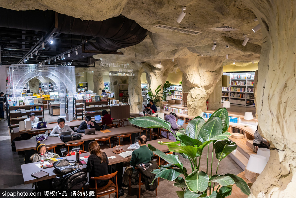 ショッピングセンターに洞窟？上海に青海省発のユニークな書店がオープン