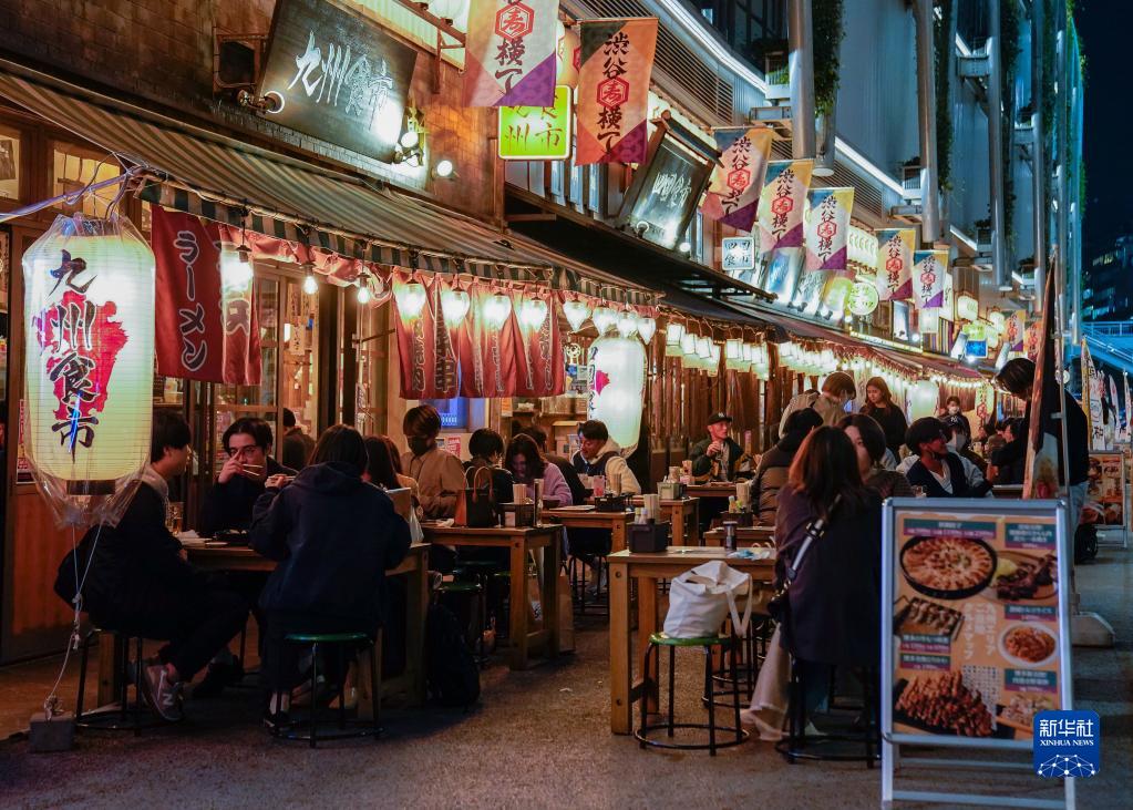 東京や大阪で新型コロナ対策による飲食店への制限解除　日本
