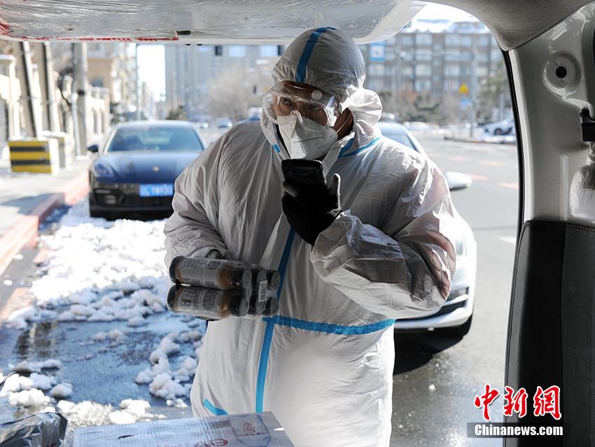 新型コロナ下の配送ステーションを一人で「支える」配達員　吉林省長春