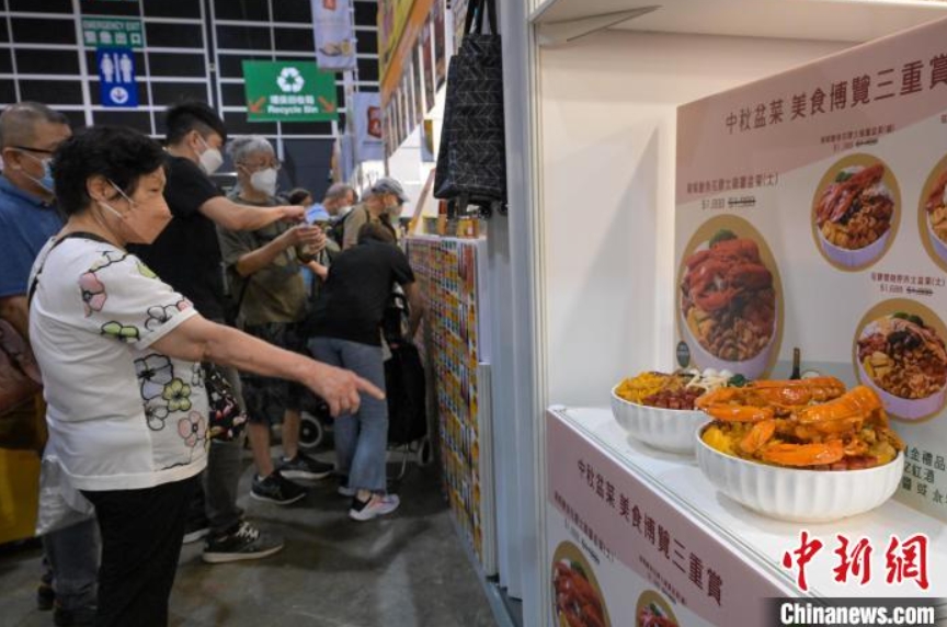 「香港フードエキスポ」開幕　優待価格商品を買い求めようと集まる市民