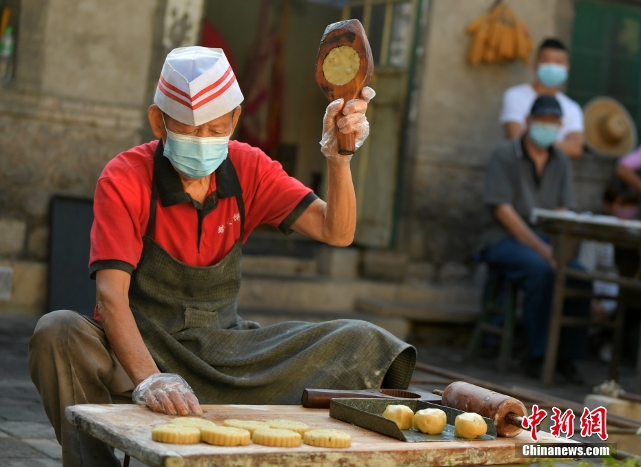 伝統の村に漂う手作り月餅の香り　河北省