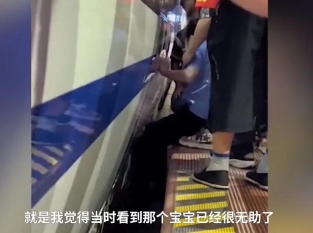 江蘇省常州駅で線路に転落した赤ちゃんの救出劇