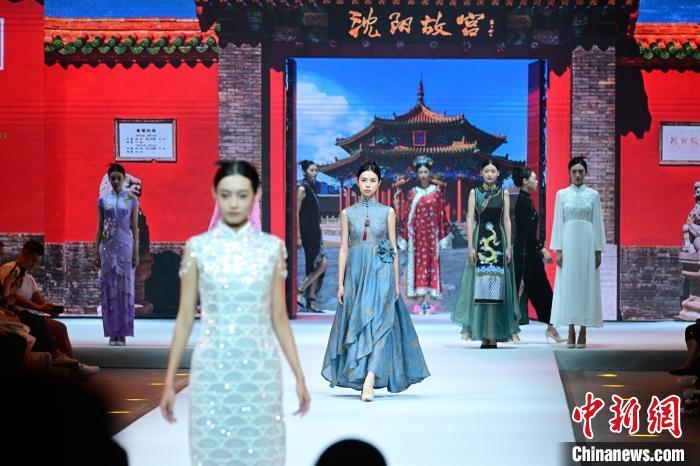 第5回中国オーダーメイド・チャイナドレス芸術大賞を開催　遼寧省瀋陽