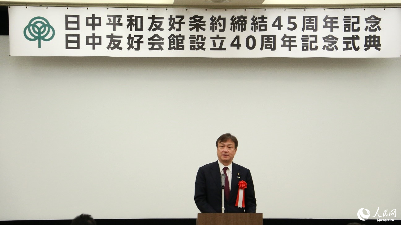 スピーチを行う日本の堀井巌外務副大臣（撮影・許可）