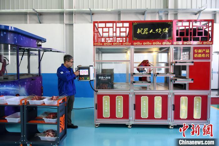 スマートロボットがBBQ…中国内外の専門家が河北省でスマート製造を体験