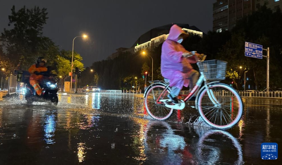 北京で雹が降る悪天候に
