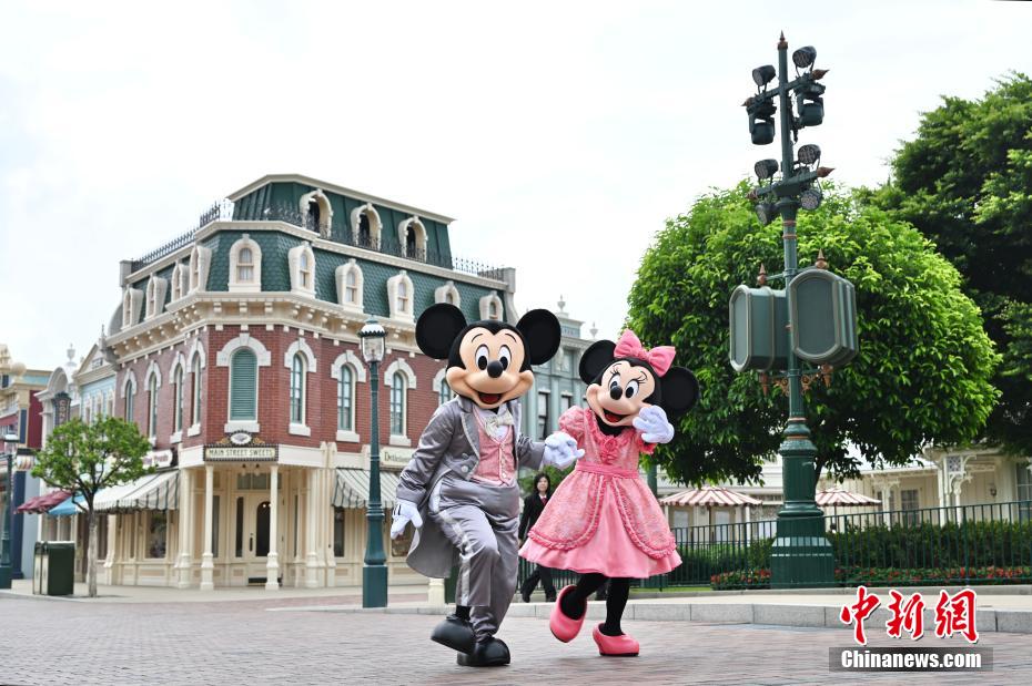 香港ディズニーでロマンチックな「520」イベント　52組がセレモニー参加