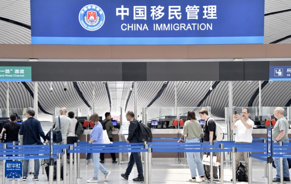 外国人旅客で賑わう北京大興空港