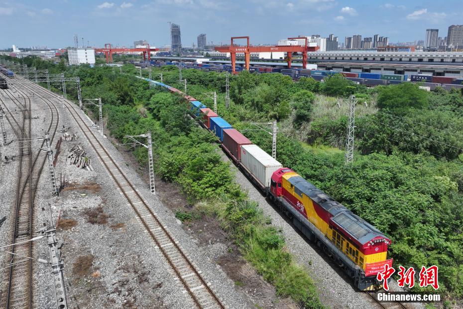 成都国際鉄道港で「成都-深セン-香港定期コンテナ列車」の運行スタート