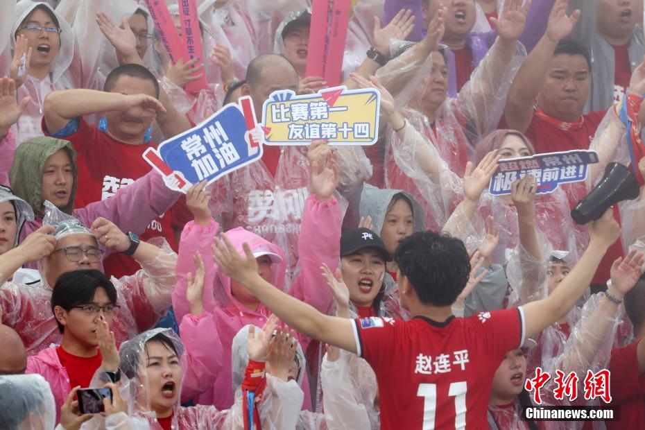 雨の中の「江蘇サッカーリーグ」　熱気に包まれた常州のホームグラウンド