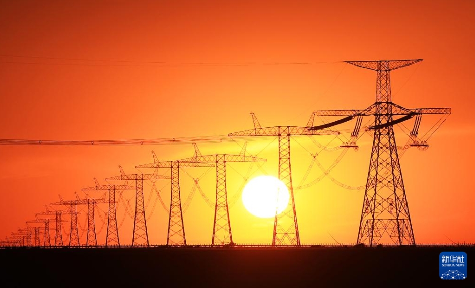 数千マイルを越え、中・東部の家庭を照らす新疆からの電力