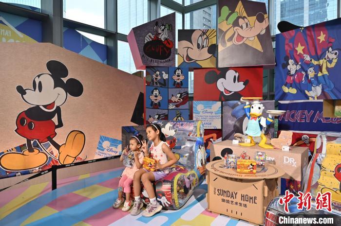 広州の商業施設にディズニーのインスタレーション登場、買い物客に人気　広東省