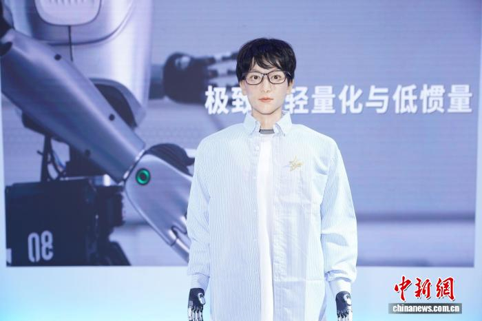 ロボット「学覇01」。（撮影・佳奇）