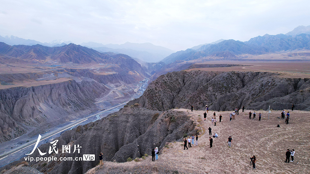 烏蘇大峡谷の壮大な景観　新疆