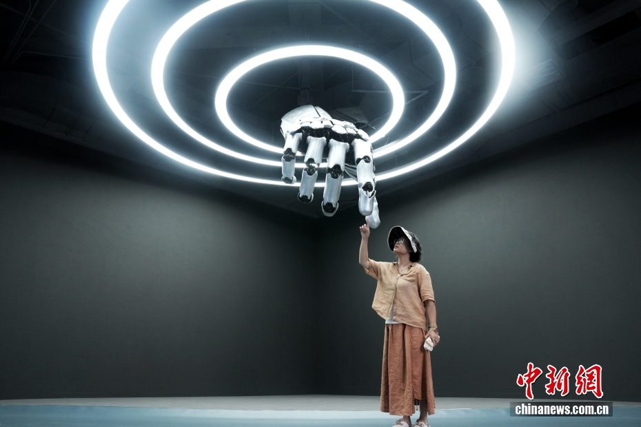 世界初の「エンボディドAIロボット」4S店を訪ねて　北京