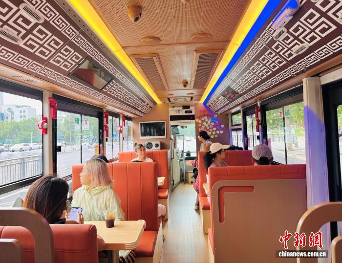 「商都号タイムトラベル文化観光バス」で歴史探求の旅を体験　河南省鄭州