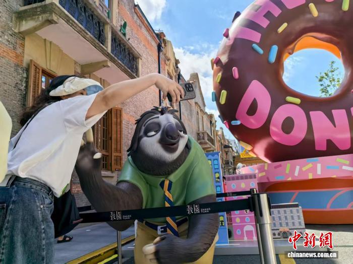 石庫門建築群に「ズートピア」のキャラが登場！　上海
