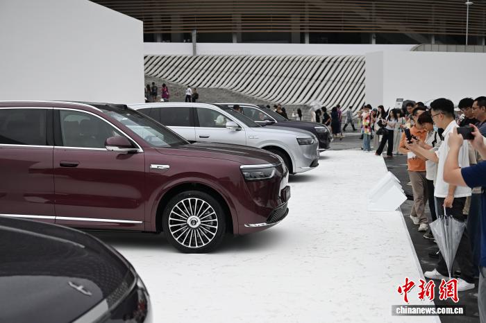 ファーウェイが新型スマートカー車種を複数発表　四川省成都