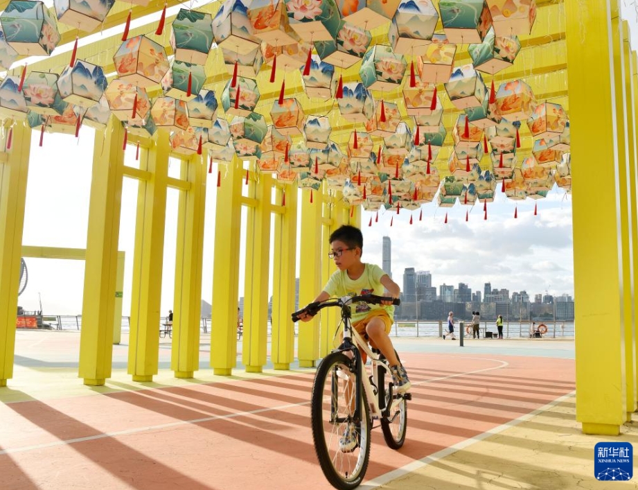 国慶節と中秋節を祝うランタン　香港特区