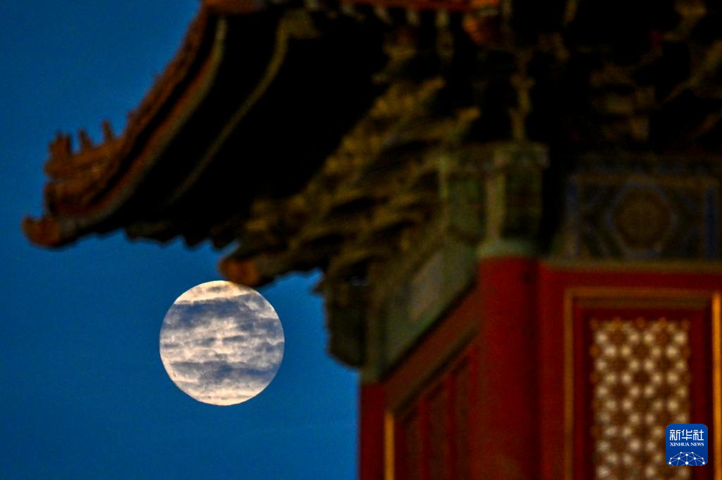 中国各地で観測された「中秋の名月」