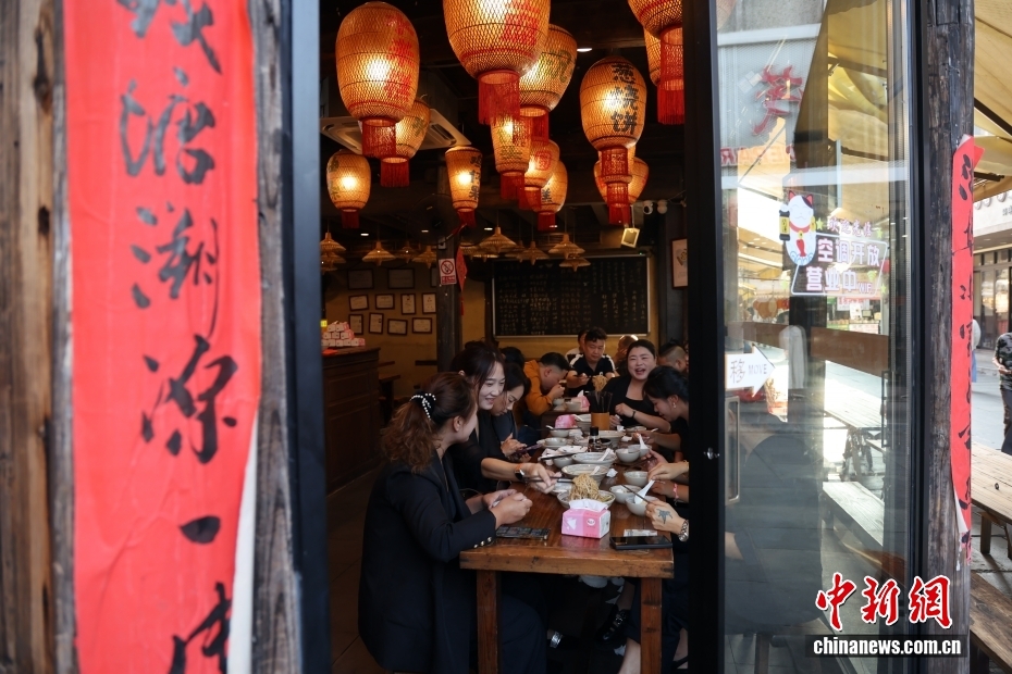 朝から人情味あふれるムード漂う浙江省蘭渓市の游埠古鎮