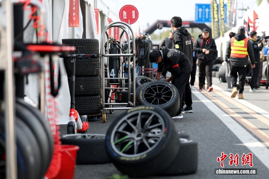 北京の亦荘経済技術開発区でGTカーレース開幕