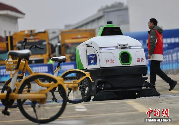 「無人道路清掃車コンテスト」開催、「スマート清掃」が都市生活へ　四川省成都