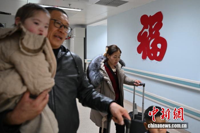 モンゴルの先天性心疾患児14人が北京に到着　無償での手術・治療へ