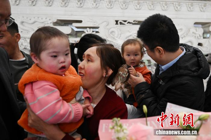 モンゴルの先天性心疾患児14人が北京に到着　無償での手術・治療へ