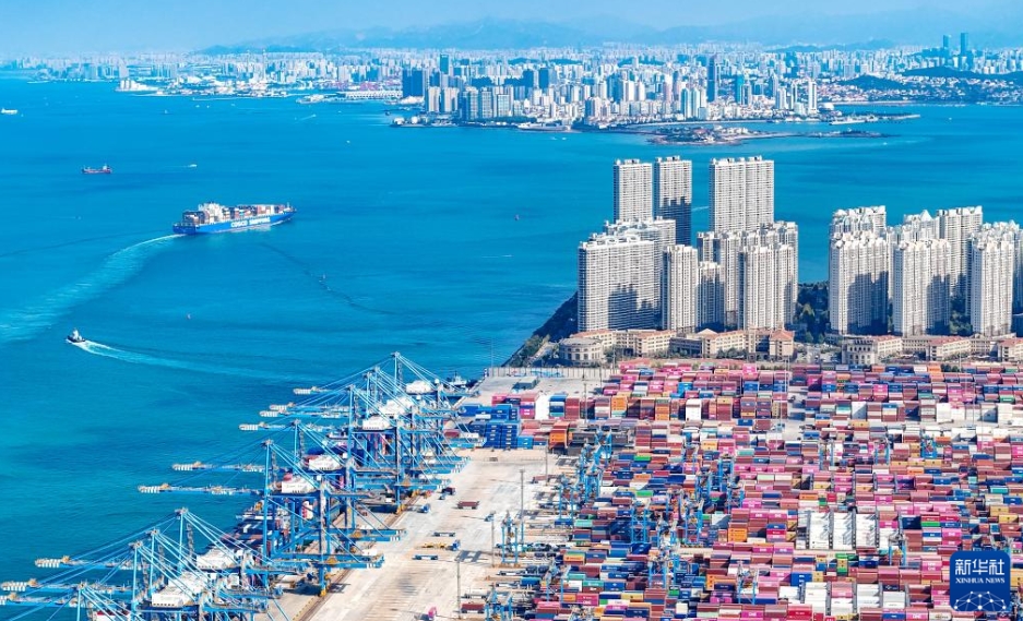 「ダブル11」控え、越境EC貨物船の出航相次ぐ　山東省青島市