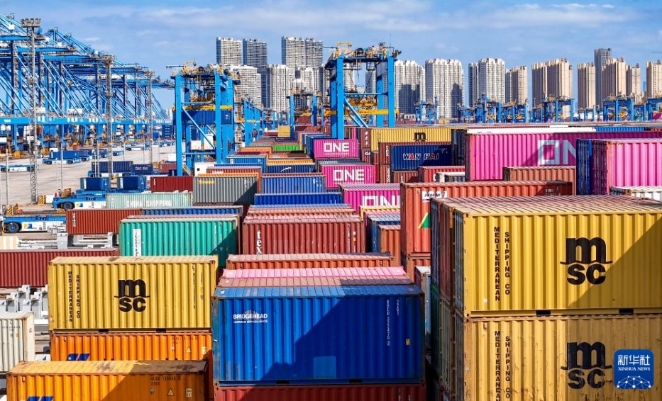 「ダブル11」控え、越境EC貨物船の出航相次ぐ　山東省青島市