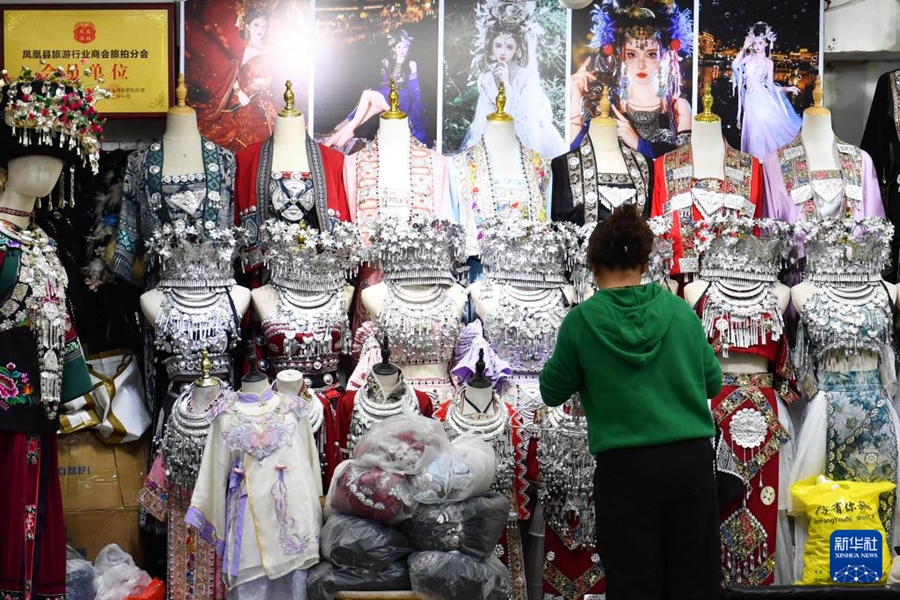 特色ある旅行写真サービスで観光客を魅了する湖南省鳳凰古城