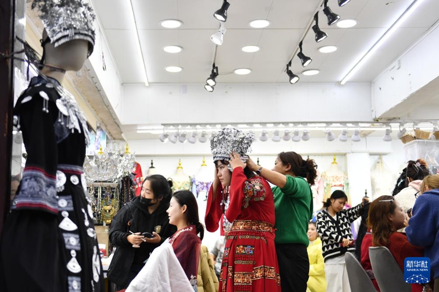 特色ある旅行写真サービスで観光客を魅了する湖南省鳳凰古城