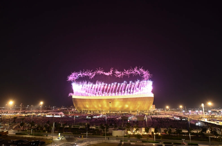 紙幣から見える中国と外国の友情　カタールのルサイルスタジアム