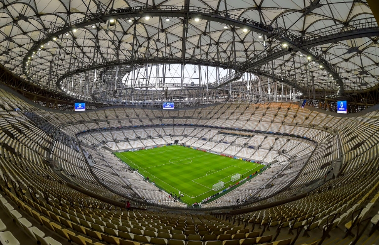 紙幣から見える中国と外国の友情　カタールのルサイルスタジアム