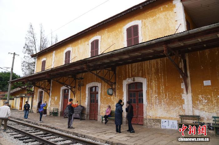 滇越鉄道・碧色寨駅が観光客に人気　雲南省