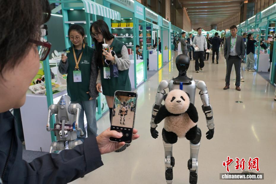 「2025年グローバルパンダパートナー大会」にパンダが勢ぞろい　四川省成都