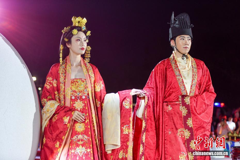 三亜天涯海角ウエディングフェスティバルで様々なスタイルの婚礼ショー 海南省