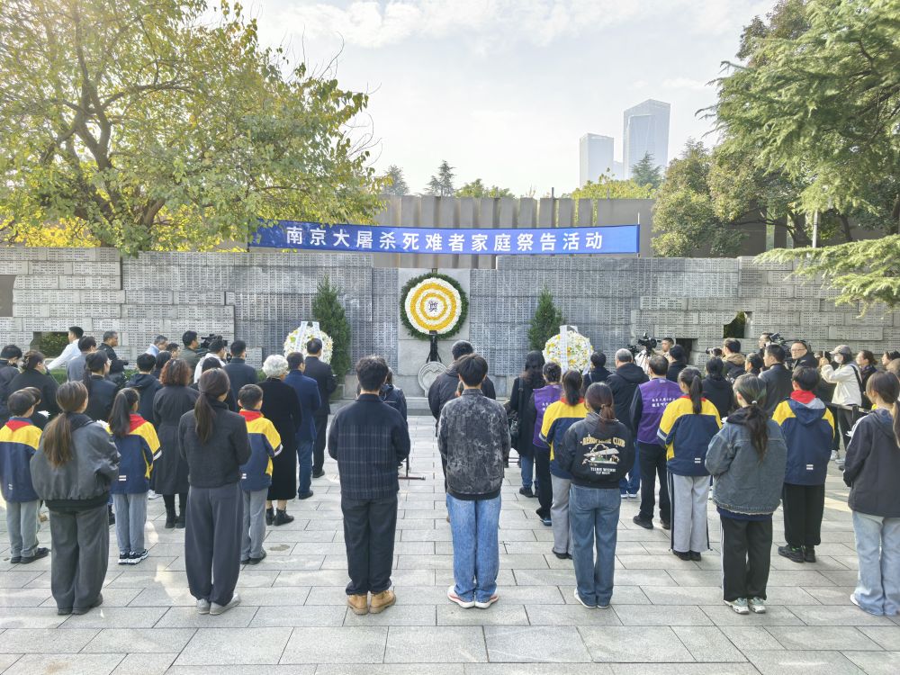 慰霊祭会場の様子(撮影・秋氷清)。