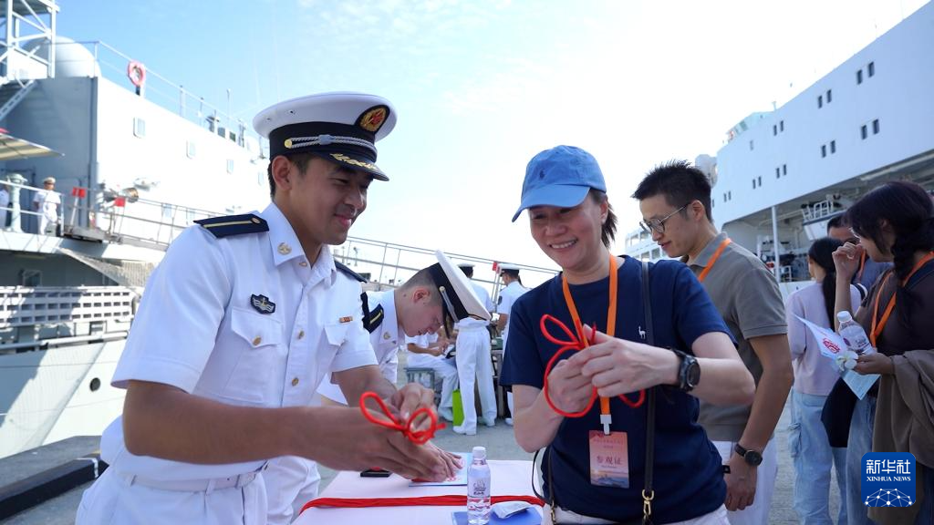 中国海軍989編隊がマレーシア友好訪問を終えてインドネシアへ