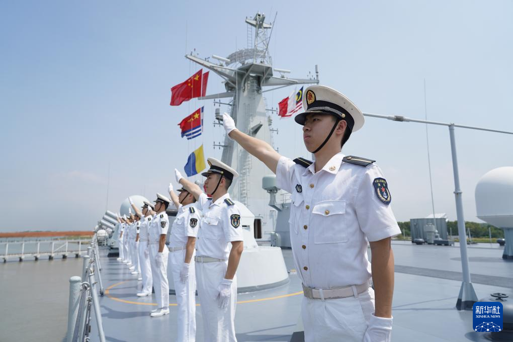 中国海軍989編隊がマレーシア友好訪問を終えてインドネシアへ