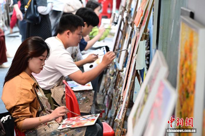 大芬油絵村をそぞろ歩き　広東省深セン