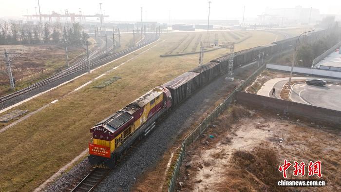 陝西省初の「長安・天路」西蔵行き定期貨物列車が運行開始