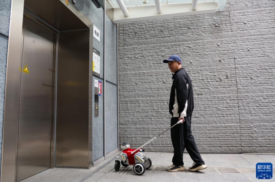 深セン地下鉄でスマート盲導犬のテスト運用スタート　広東省