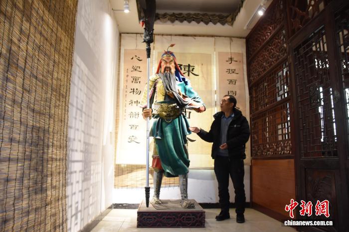 新年に向けた制作に勤しむ無形文化財「陳氏面塑」　河南省新郷