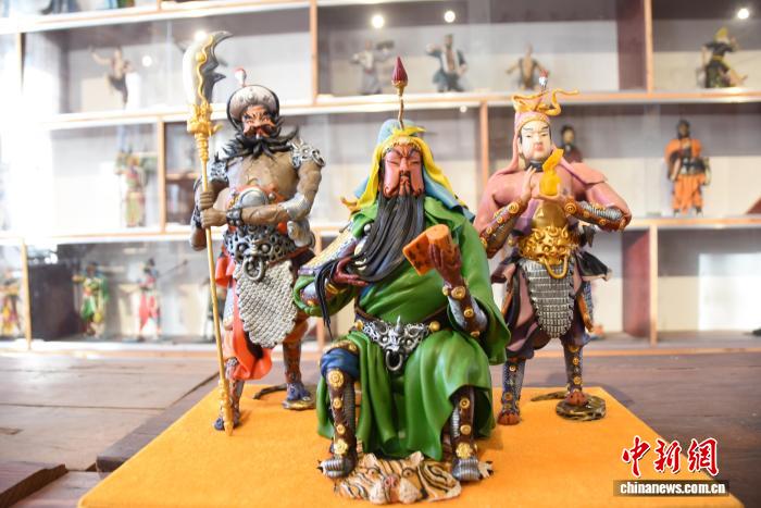 新年に向けた制作に勤しむ無形文化財「陳氏面塑」　河南省新郷